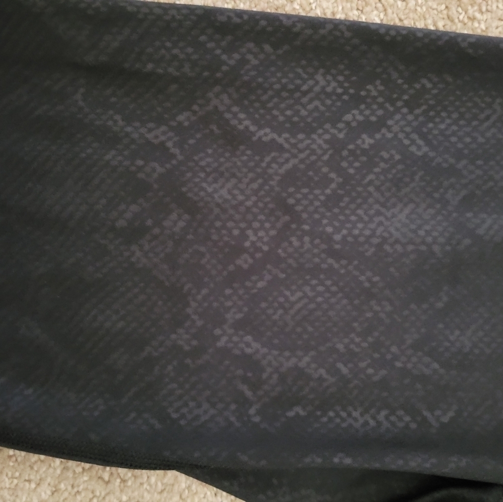 Gap Fit Eclipse Black Snakeskin Side Zipper High Waisted Legging - Picture 4 of 12